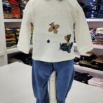 Conjunto de ropa para niño color blanco con azul con un avión bordado al centro